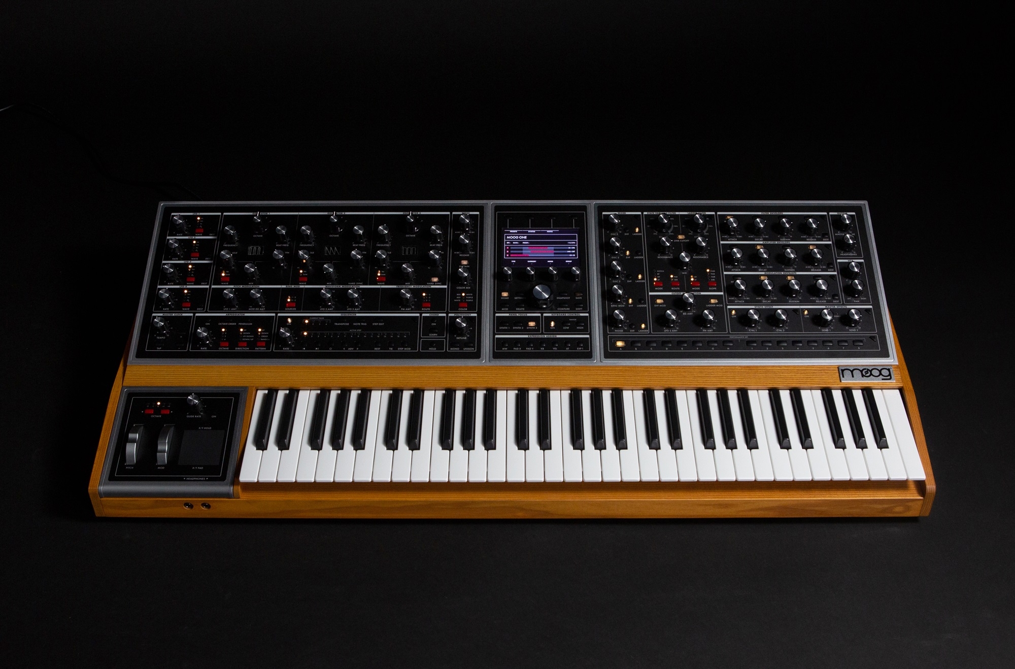 Moog One (8 Voices Polyphony)